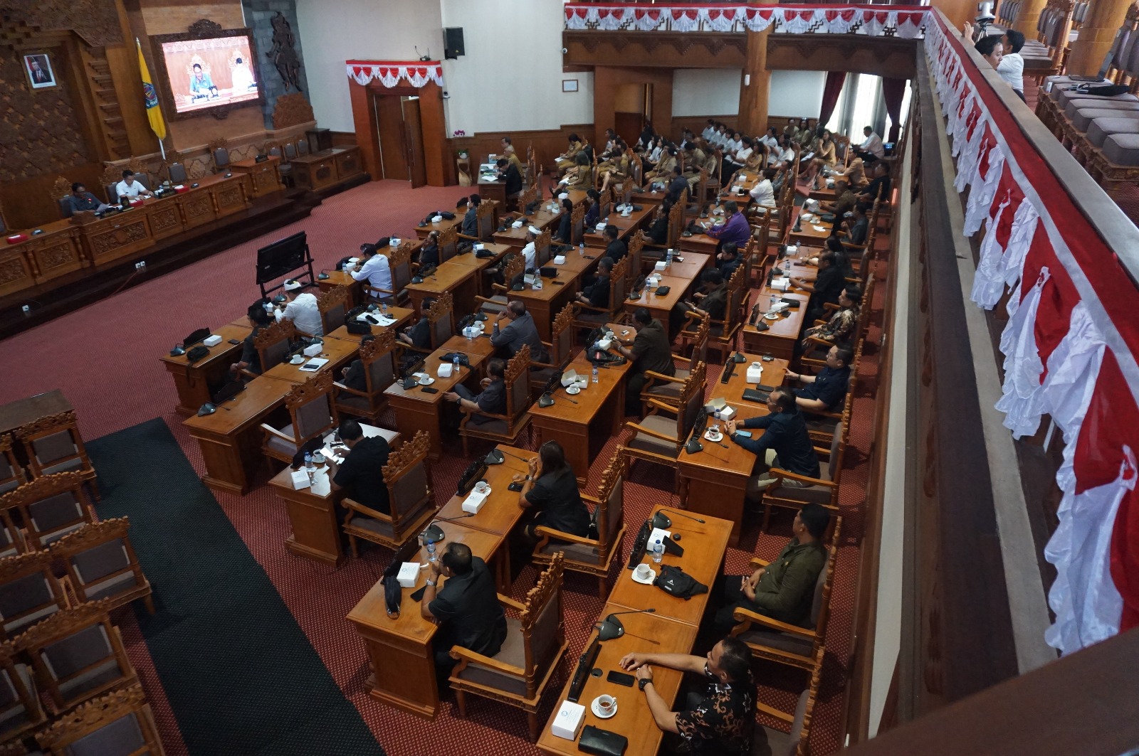 PIMPINAN SEMENTARA DPRD KOTA DENPASAR MEMIMPIN RAPAT KONSULTASI DPRD GUNA BAHAS 4 AGENDA