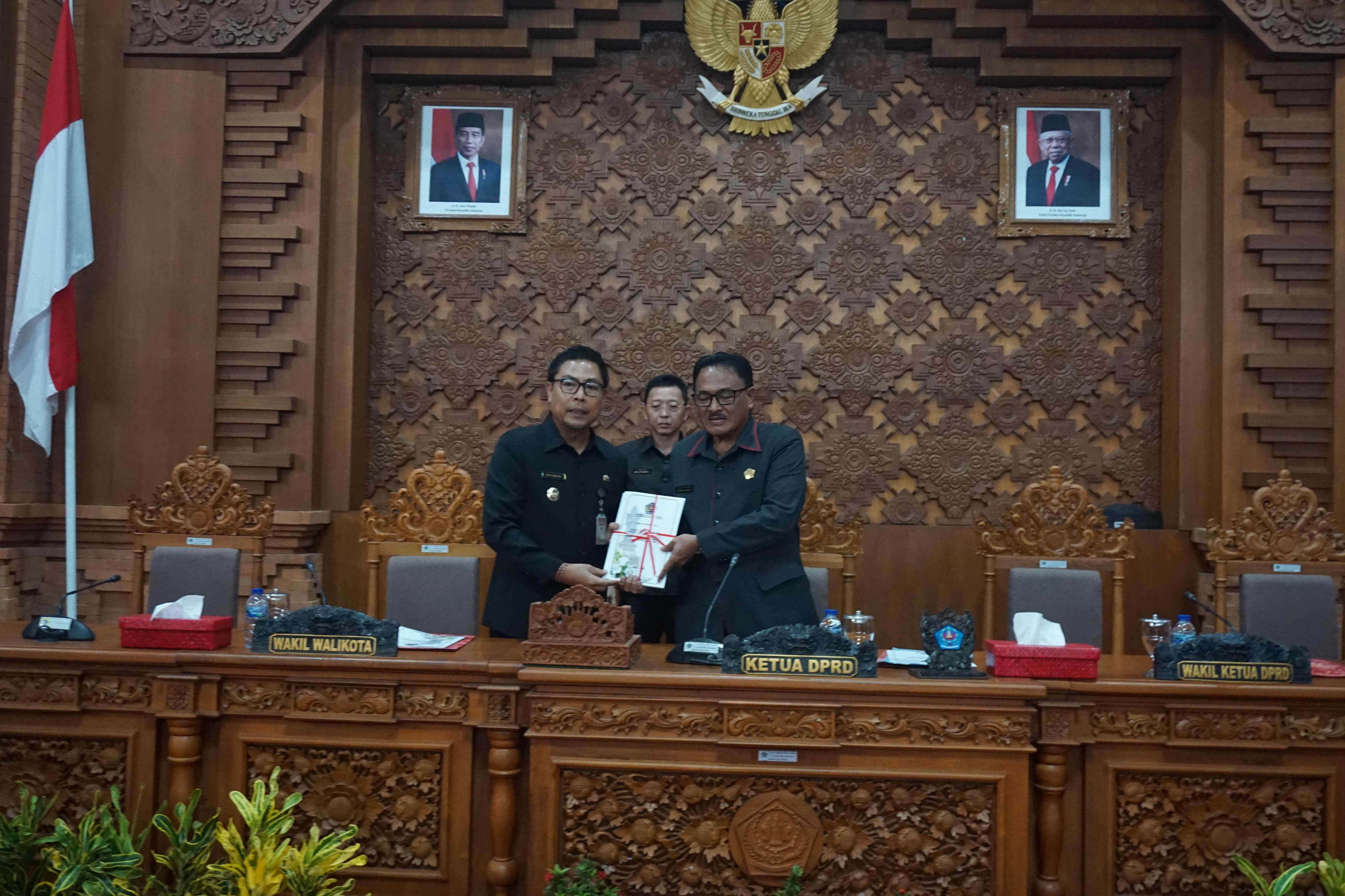 WAKIL WALIKOTA DENPASAR SAMPAIKAN RANCANGAN PERDA PERUBAHAN APBD TA 2024 PADA RAPAT PARIPURNA KE-16 DPRD KOTA DENPASAR