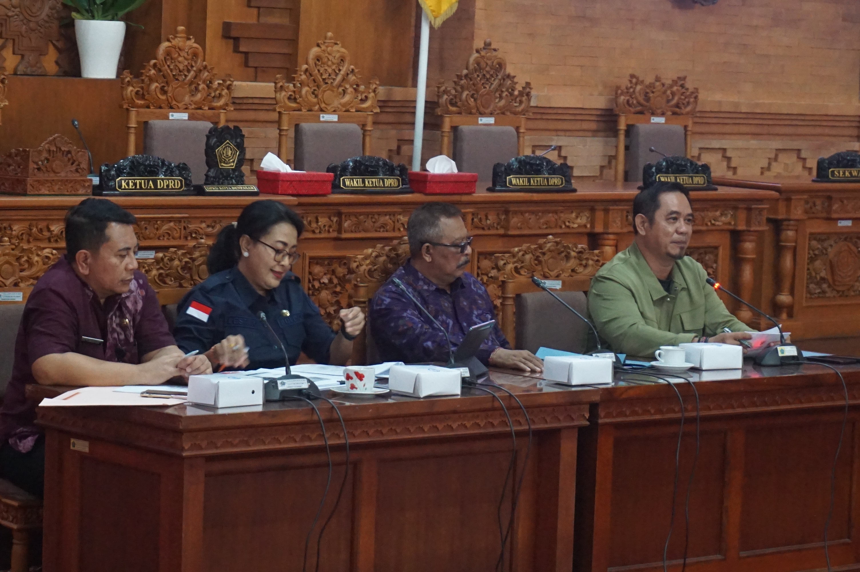BAPEMPERDA DPRD BAHAS RANPERDA TENTANG PELESTARIAN OGOH-OGOH  BERSAMA PEMERINTAH