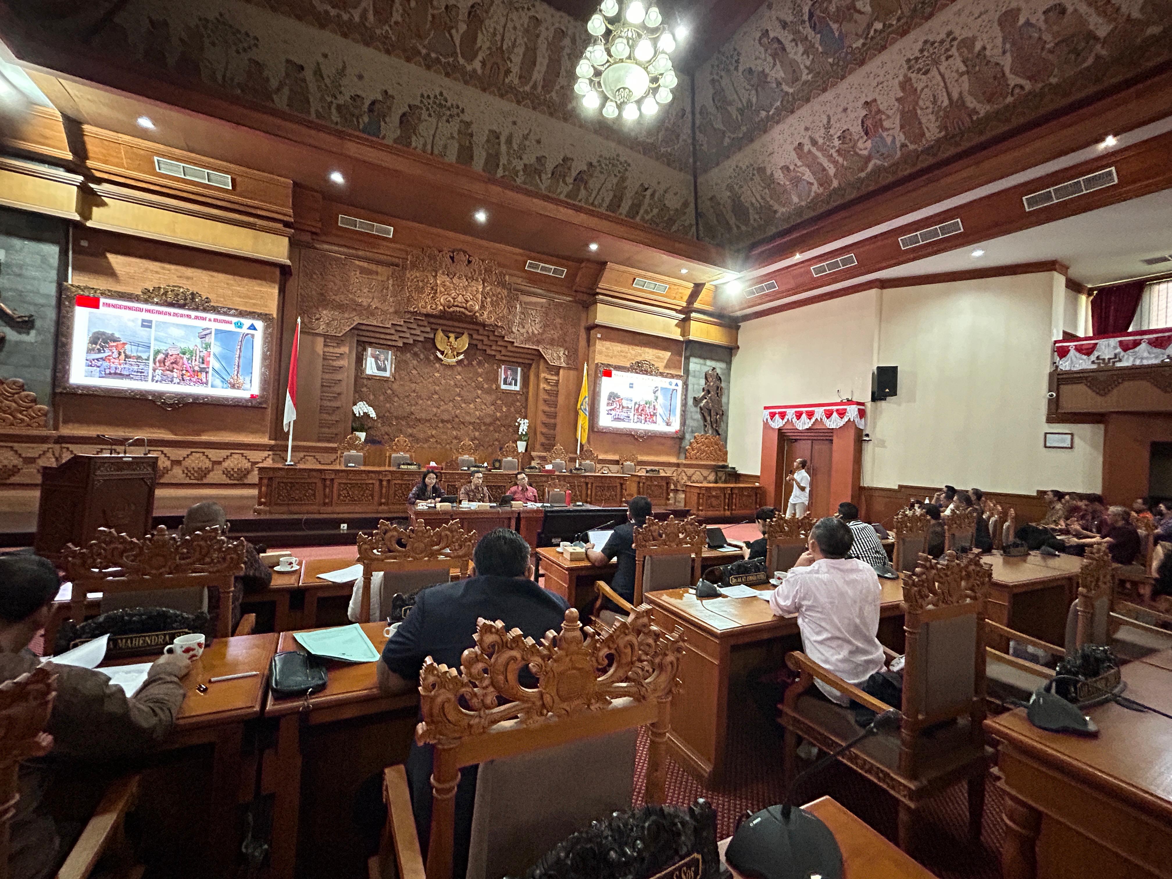 DPRD Denpasar Bahas Ranperda SJUT-IPT: Atasi Kabel Semrawut, Dorong Estetika dan Keamanan Kota