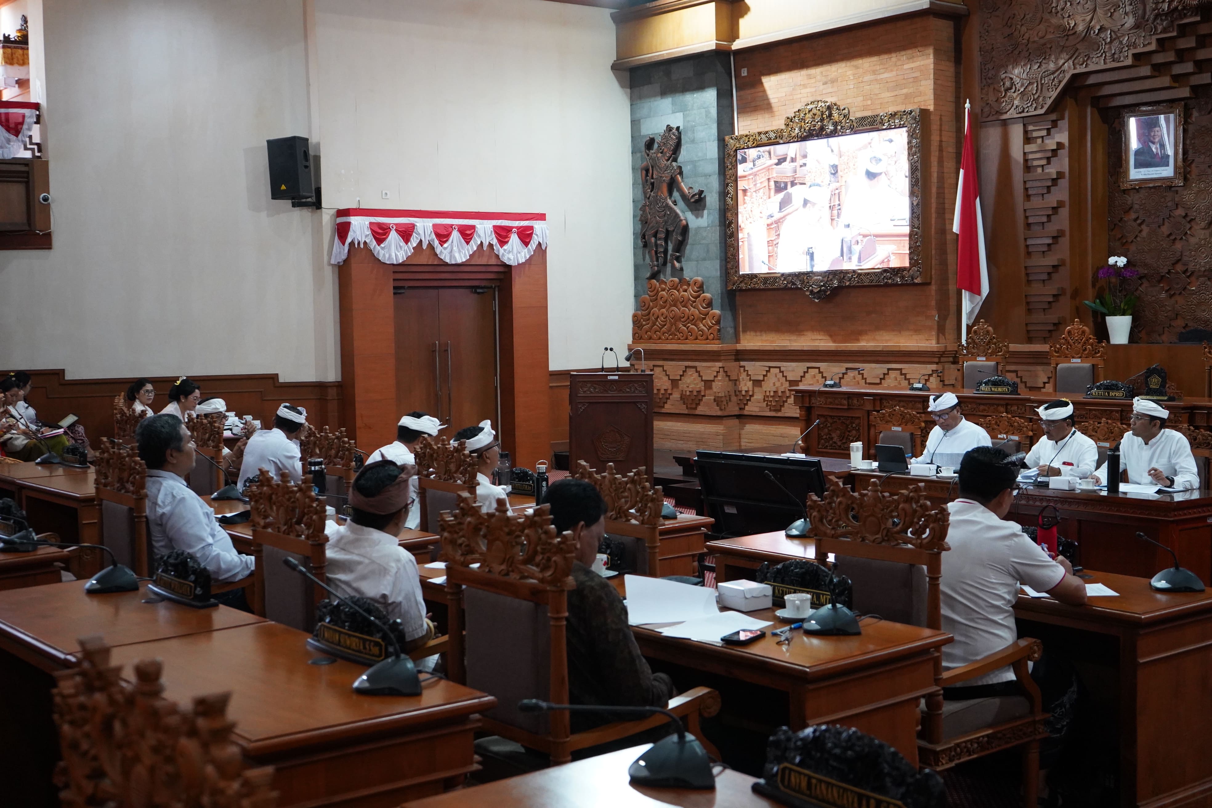 BANGGAR DPRD KOTA DENPASAR DAN TAPD BAHAS RANCANGAN KUA DAN PPAS APBD KOTA DENPASAR TA 2026