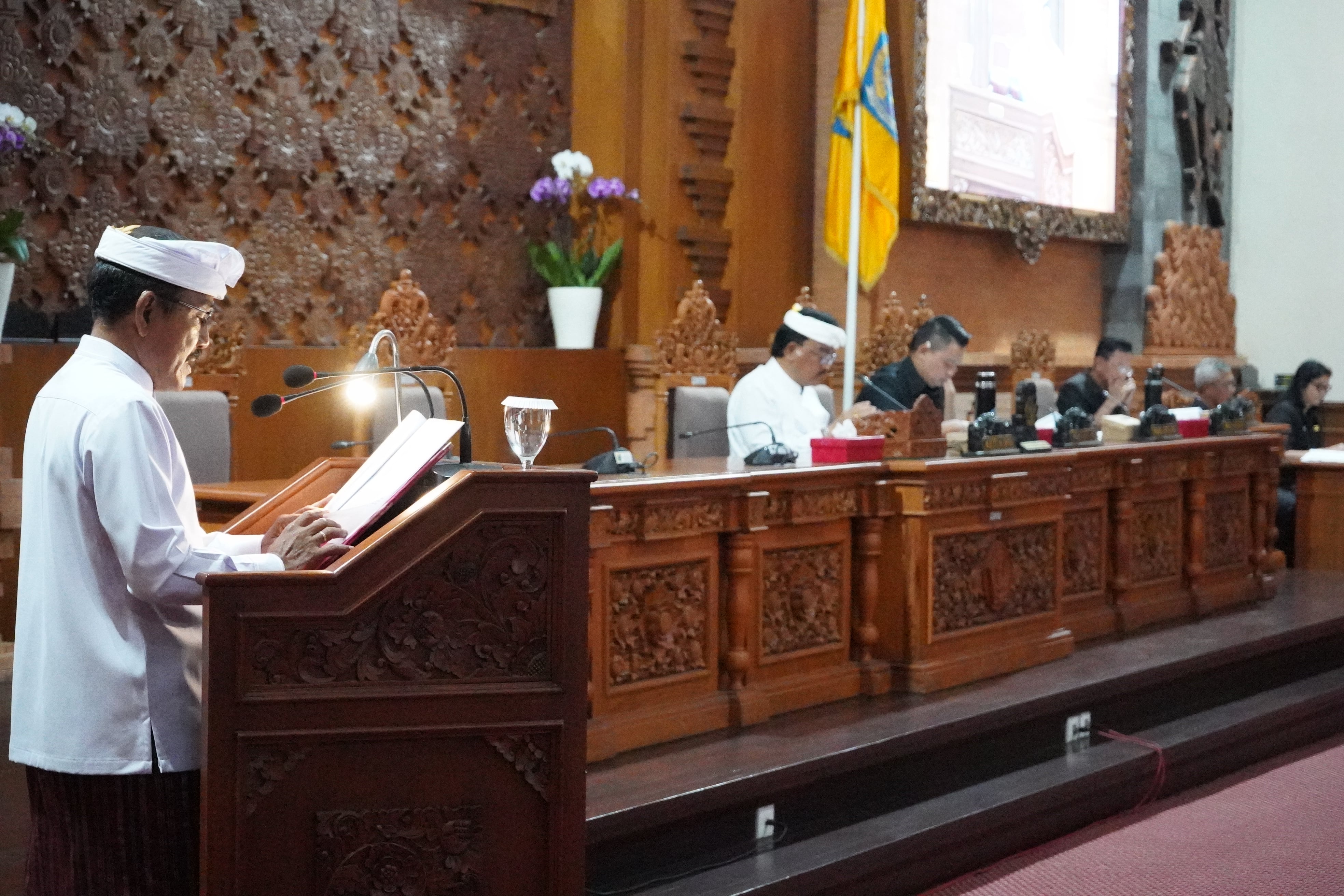 PANSUS I, II, DAN III DPRD KOTA DENPASAR SAMPAIKAN LAPORAN PEMBAHASAN RANPERDA
