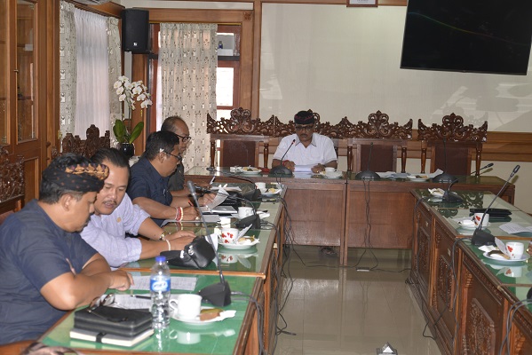 RAPAT KONSULTASI DPRD KOTA DENPASAR