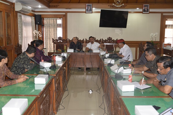 DENGAR PENDAPAT DPRD KOTA DENPASAR DENGAN KPU