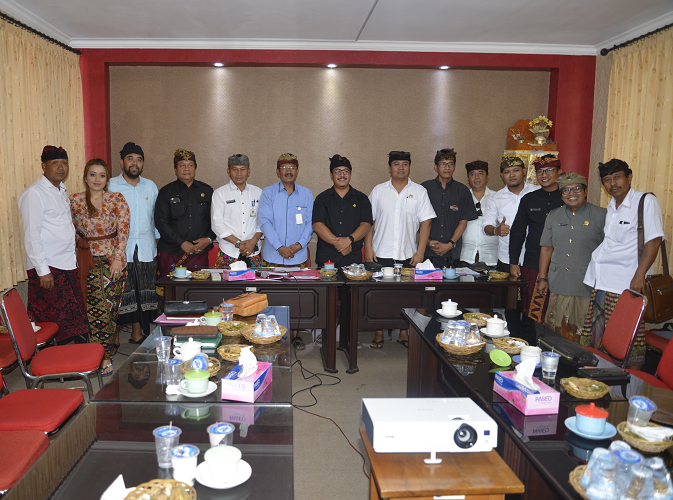 KUNKER KOMISI I DAN KOMISI II DPRD KOTA DENPASAR KE PD PASAR