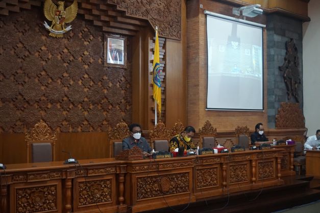 RAPAT PARIPURNA INTERNAL DPRD KOTA DENPASAR. LAPORAN PANSUS XIX, XX, XXI, DAN XXII
