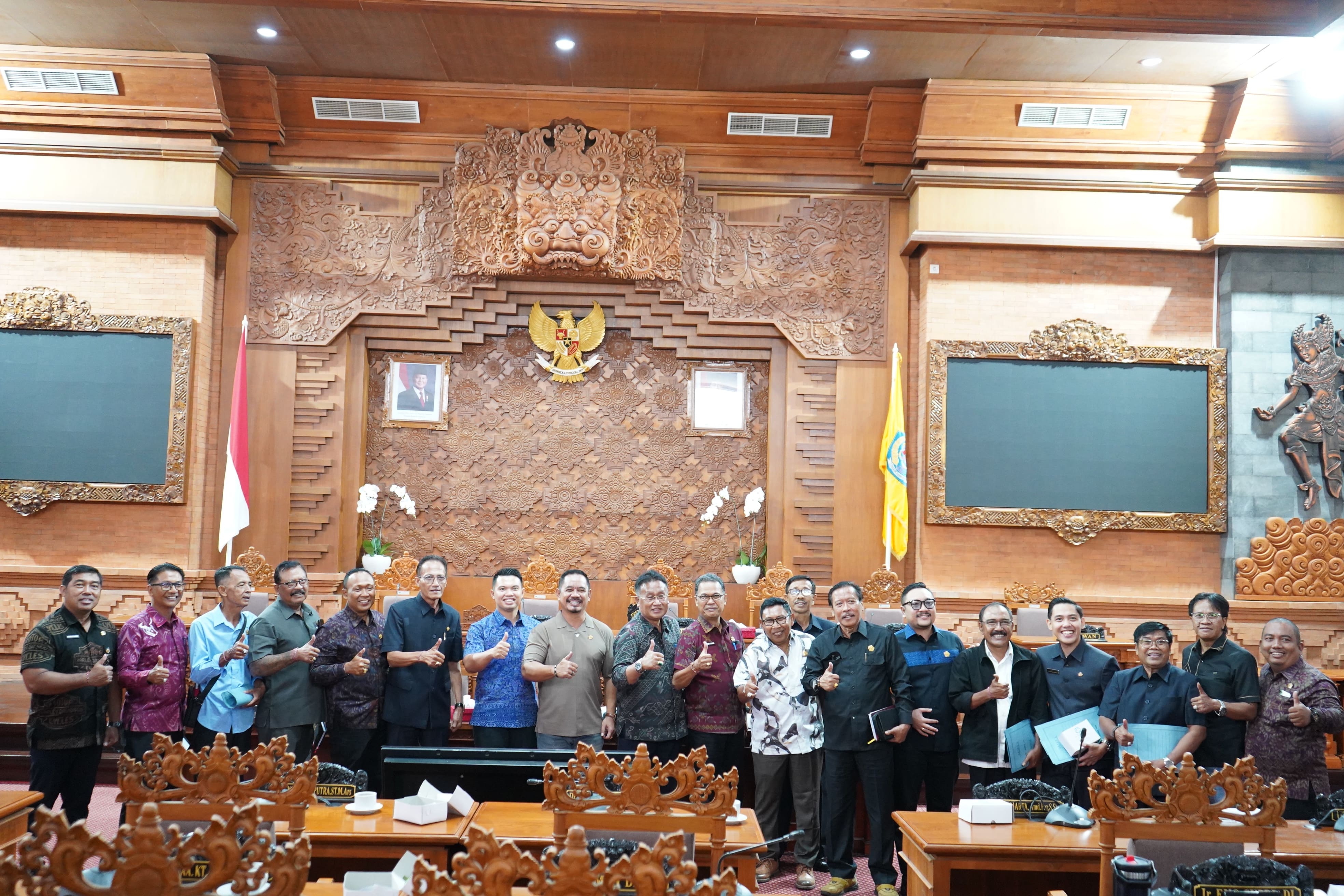 KOMISI I DAN II DPRD DENPASAR RAKER DENGAN SATPOL PP DAN BRIDA BAHAS PROGRAM KERJA