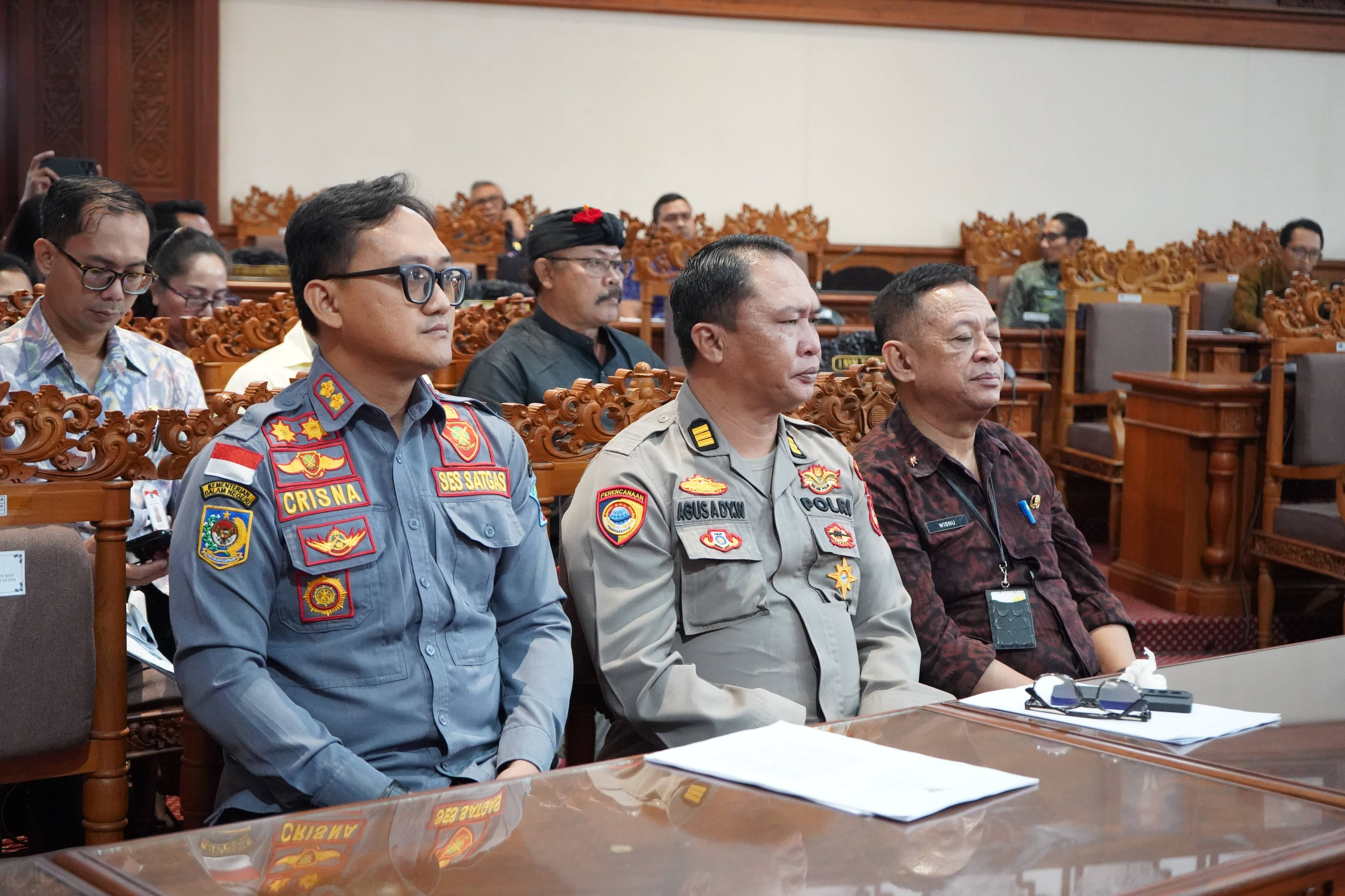 KONDISI HIDRAN YANG BANYAK TIDAK BERFUNGSI SERTA SULITNYA AKSES MENUJU LOKASI KEBAKARAN MENJADI SOROTAN UTAMA DALAM PEMBAHASAN RANPERDA TENTANG PENCEGAHAN, PENANGGULANGAN BAHAYA KEBAKARAN DAN PENYELAMATAN