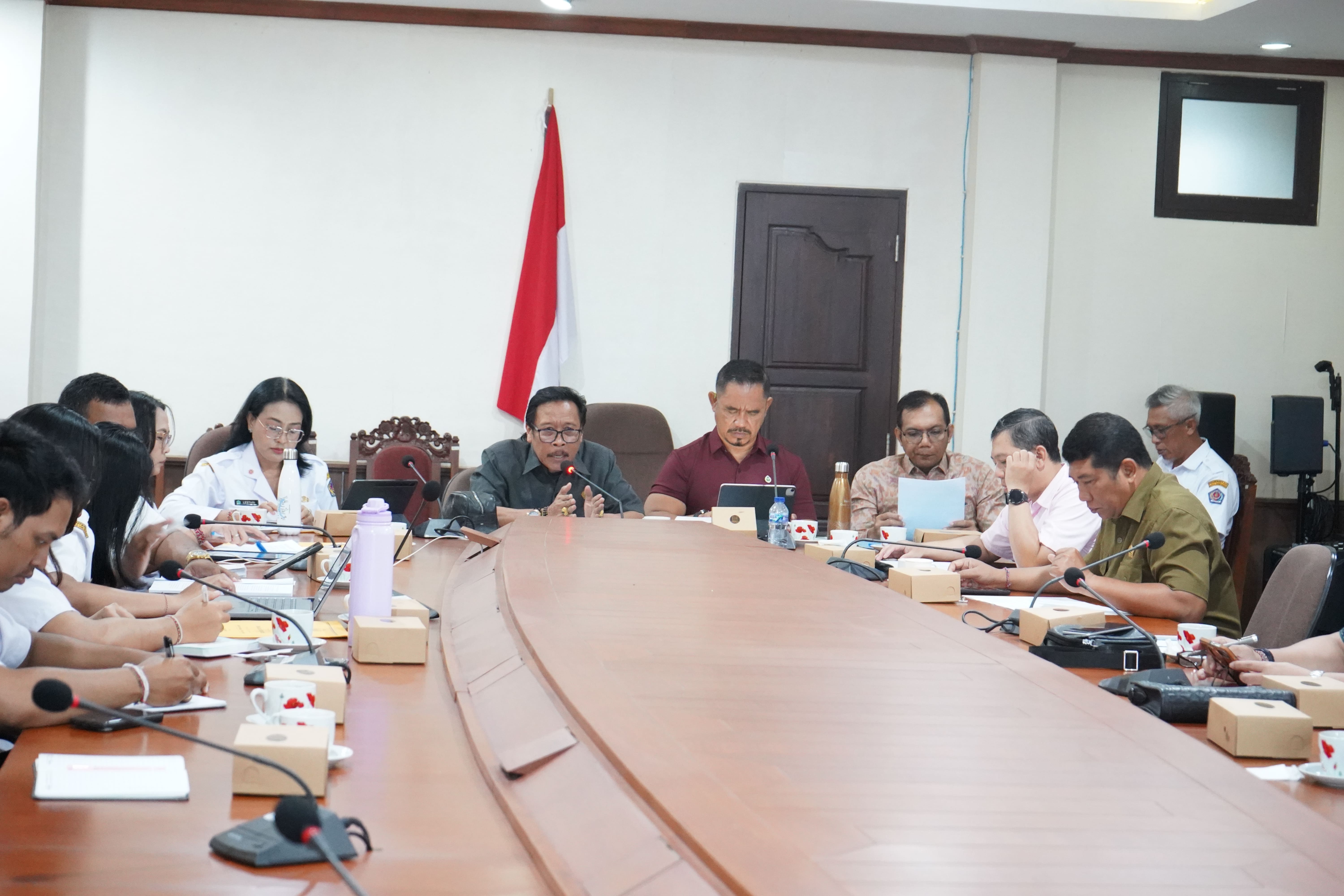 BAHAS RANPERDA PRODUK HUKUM DAERAH, PANSUS VIII SAMPAIKAN SEJUMLAH PERTANYAAN